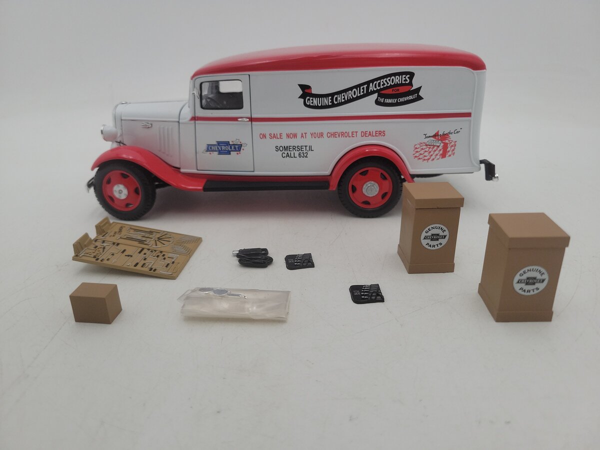 Unique Replicas 18620 1:24 Scale 1935 White Chevrolet Delivery Van W/Accessories VG