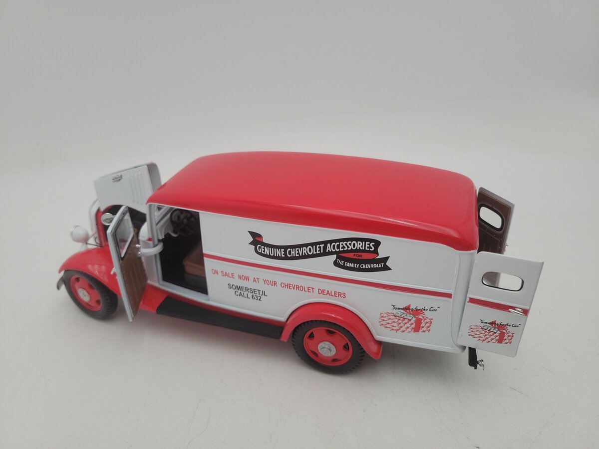 Unique Replicas 18620 1:24 Scale 1935 White Chevrolet Delivery Van W/Accessories VG