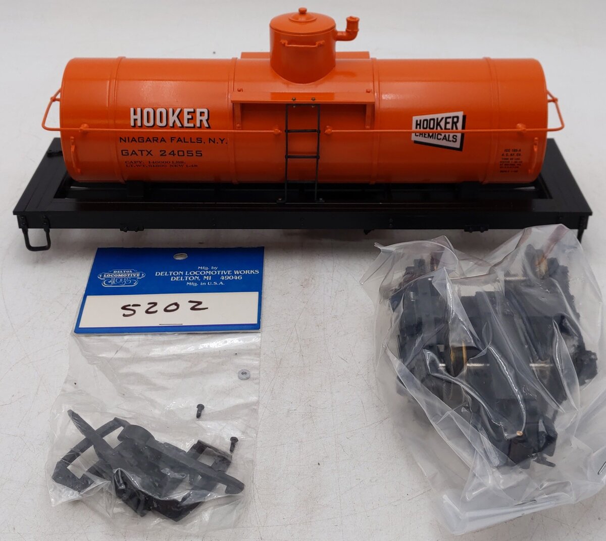Delton 4245 G Scale Hooker Chemicals Die Cast Tank Freight Car Kit #24055 EX/Box