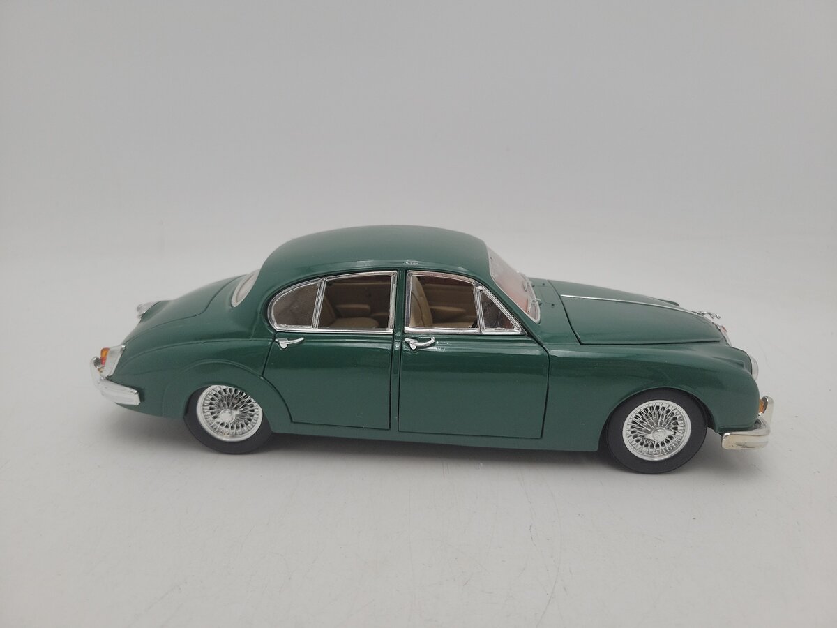 Maisto 1959 1:18 Scale Green Jaguar Mark II MK 2 Diecast Model EX