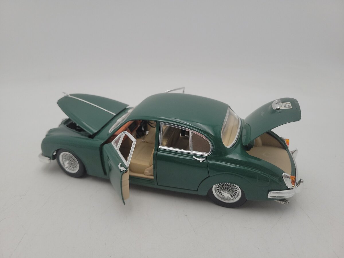 Maisto 1959 1:18 Scale Green Jaguar Mark II MK 2 Diecast Model EX