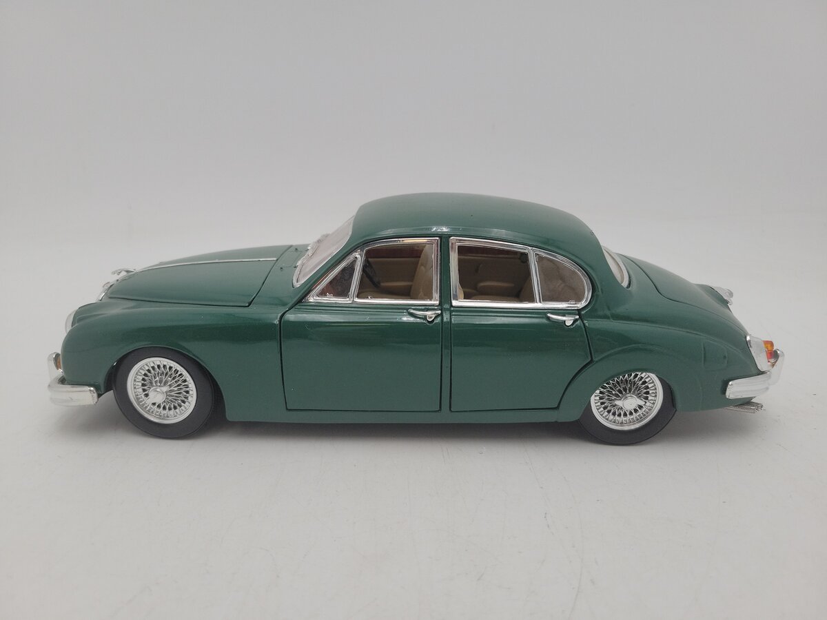 Maisto 1959 1:18 Scale Green Jaguar Mark II MK 2 Diecast Model EX