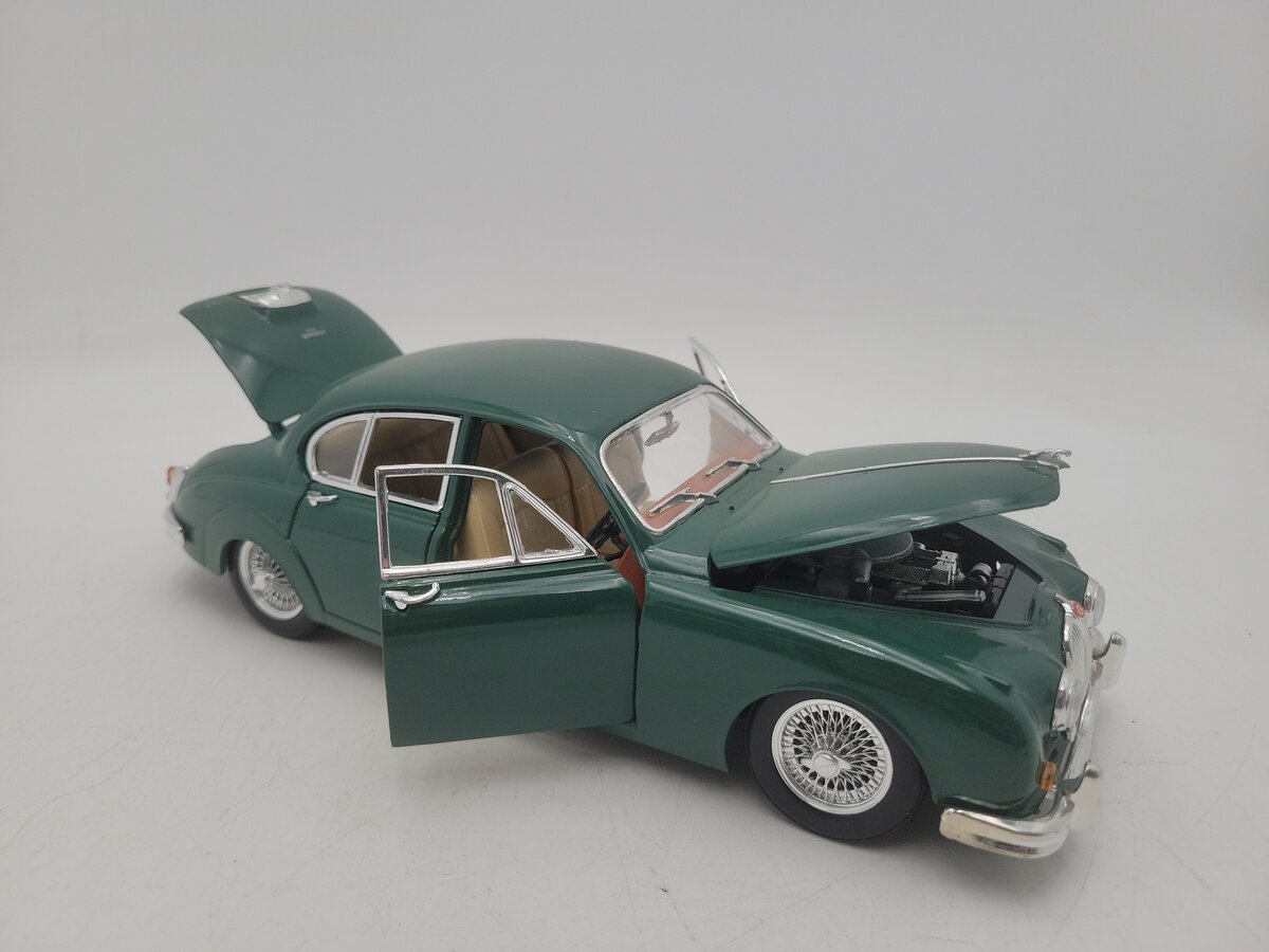 Maisto 1959 1:18 Scale Green Jaguar Mark II MK 2 Diecast Model EX
