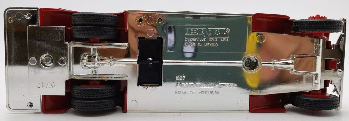 Ertl 1:30 Scale 1937 Diecast Ahrens-Fox Canton Fire Truck Bank #8 LN/Box