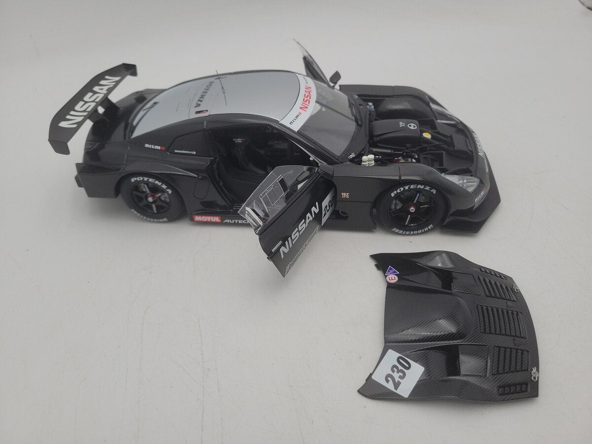 AutoArt 80878 1:18 Scale Black / Chrome Nissan GT-R Test Car #230 Super GT 2008 EX