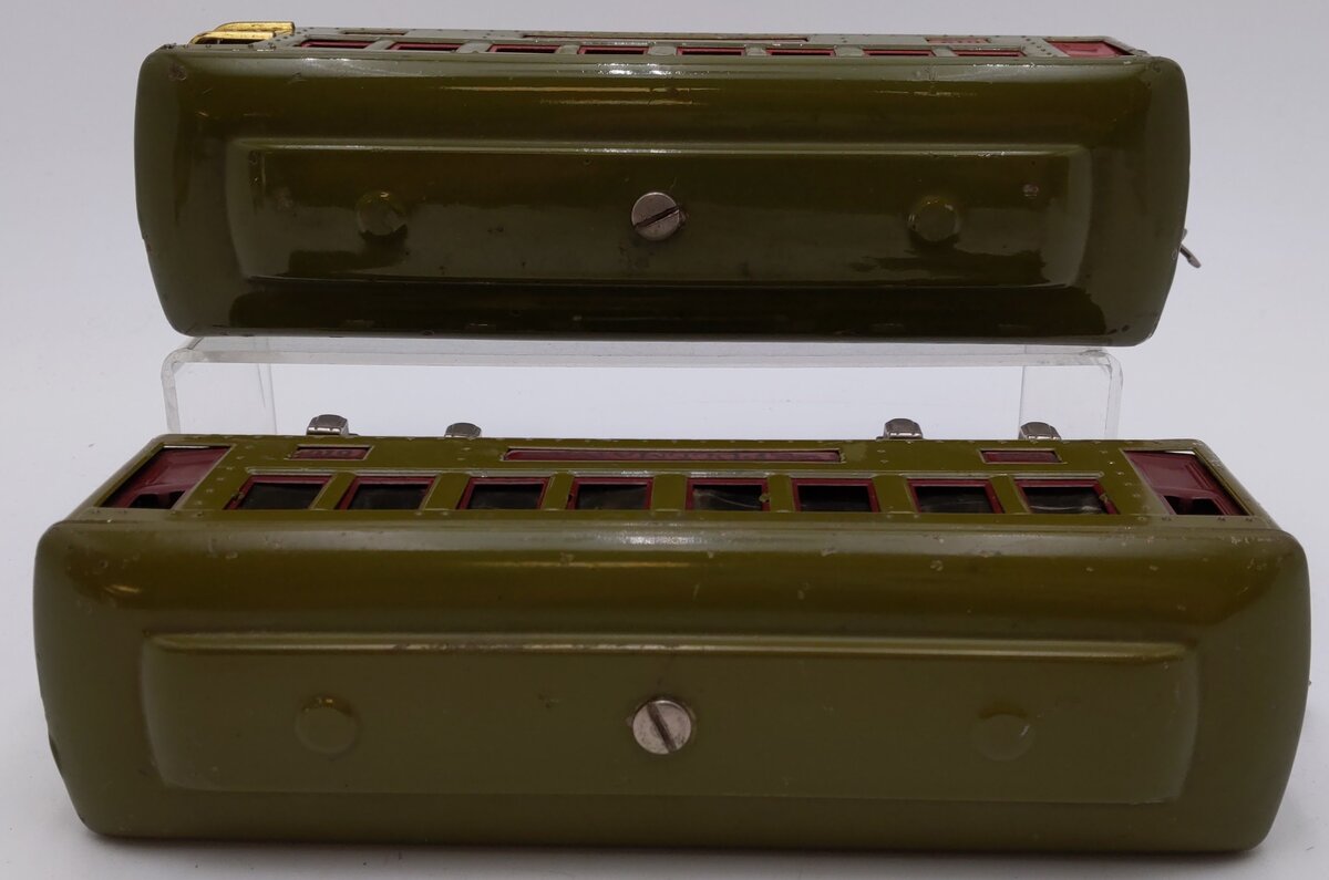 Lionel Vintage O Prewar Green Tinplate Passenger Cars 610, 612 [2]