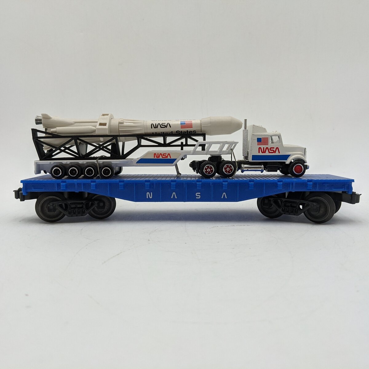 O Gauge Nasa Flatcar w/Majorette Nasa Semi Trailer 600 Series w/ Rocket EX