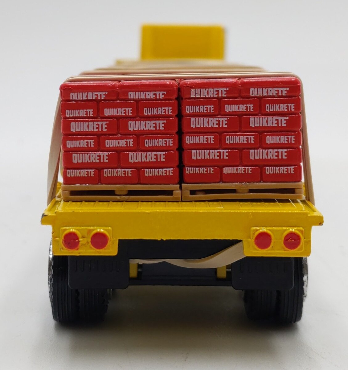 K-Line K81073 1:48  Quikrete Tractor Flatbed EX/Box