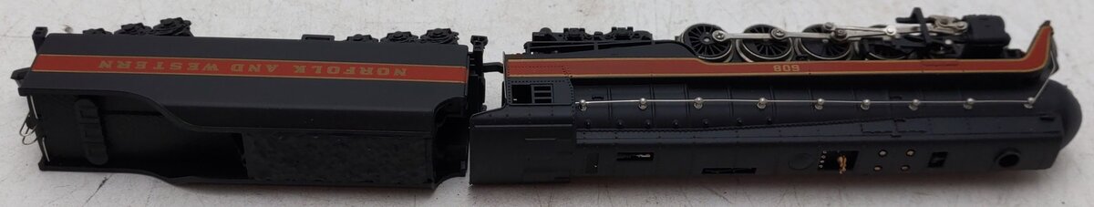 Bachmann 51-0658-A4 N Norfolk & Western J Steam Locomotive & Tender #608 EX/Box