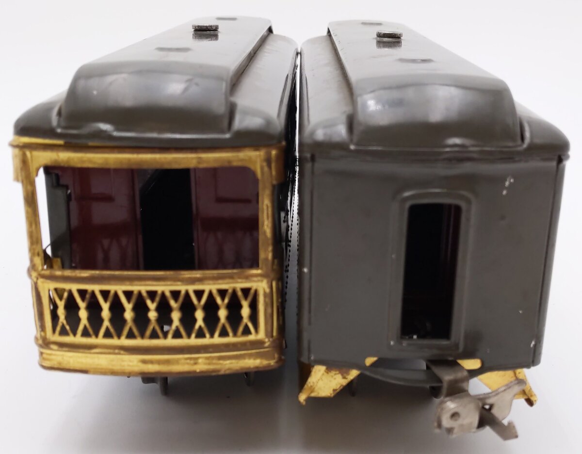 Lionel Vintage O Gauge New York Central Grey Tinplate Passenger Cars 605,606[2]