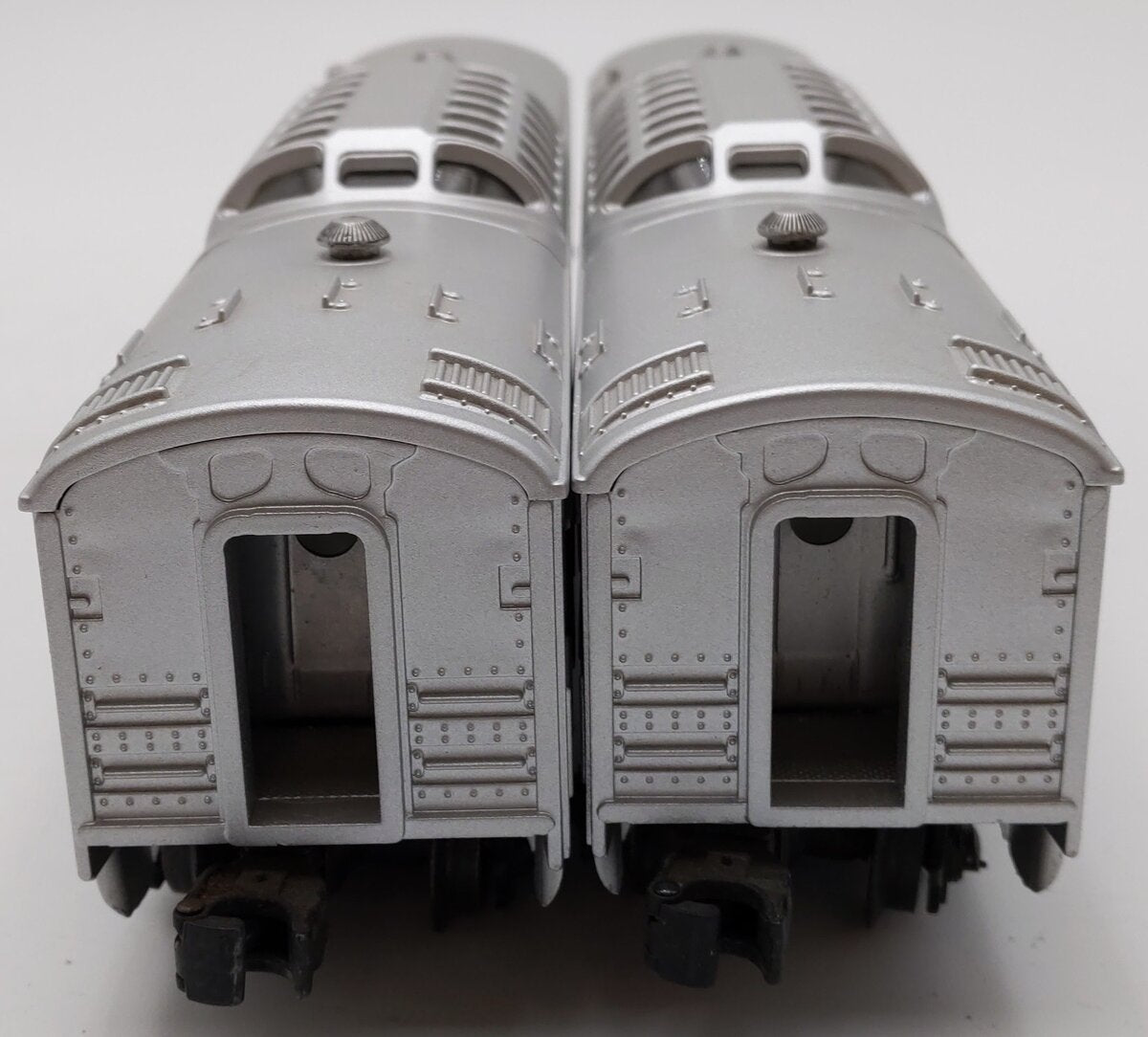 Lionel 2442 Lionel Lines Clifton Red Stripe Illuminated Vista Dome Cars [2]
