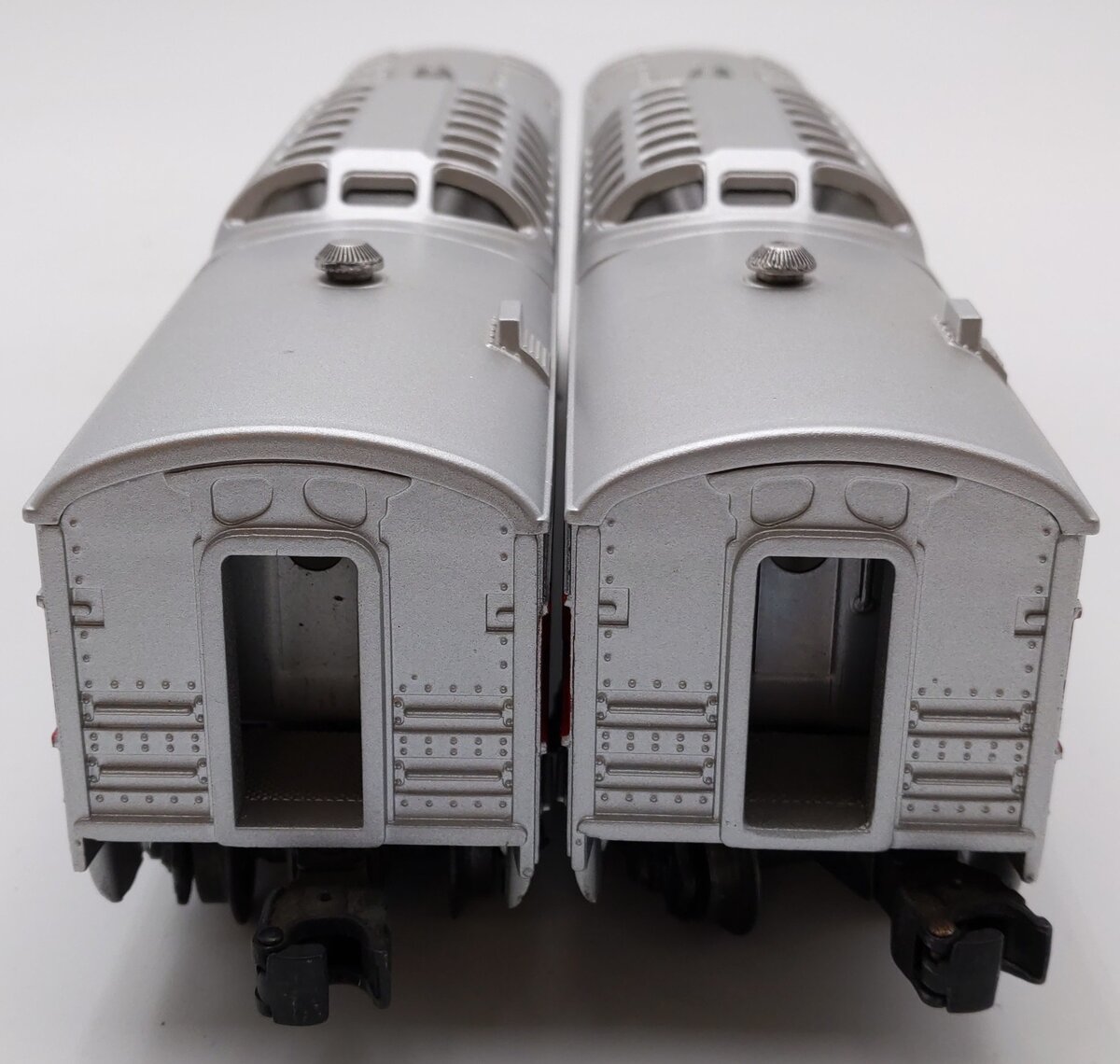 Lionel 2442 Lionel Lines Clifton Red Stripe Illuminated Vista Dome Cars [2]