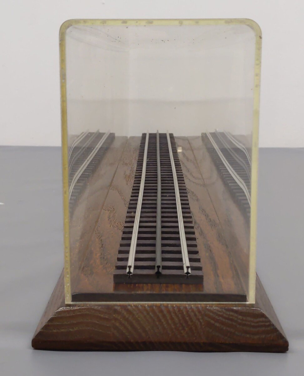 Lionel Hudson Type 4-6-4 J-1E NYC Display Case EX