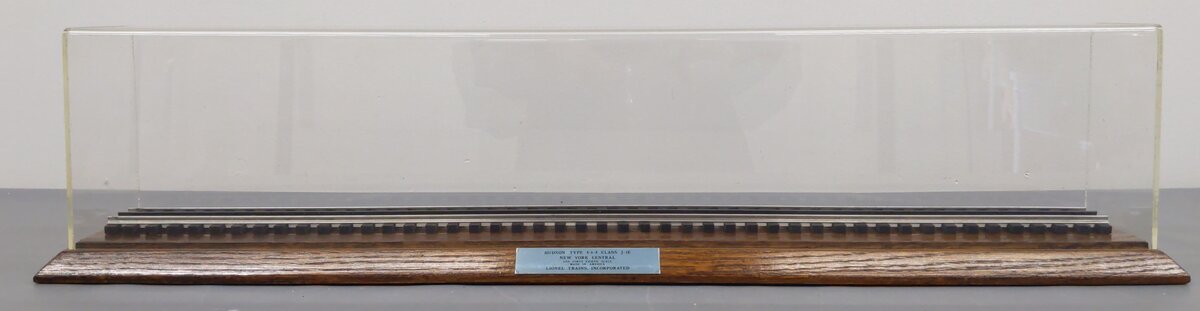 Lionel Hudson Type 4-6-4 J-1E NYC Display Case EX