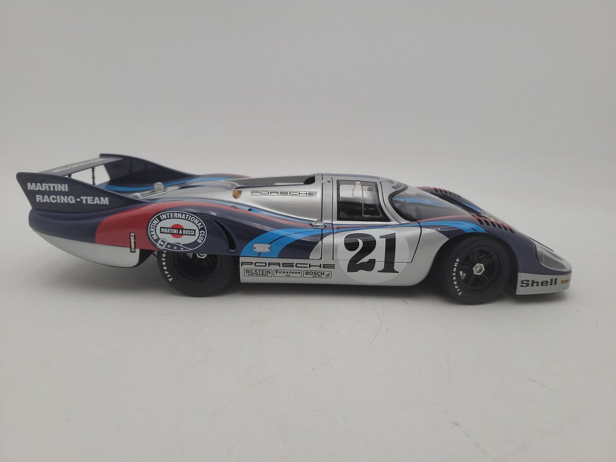 AutoArt 87171 1:18 Scale 1971 Porsche 917L Long Tail #21 Le Mans Racing Car EX