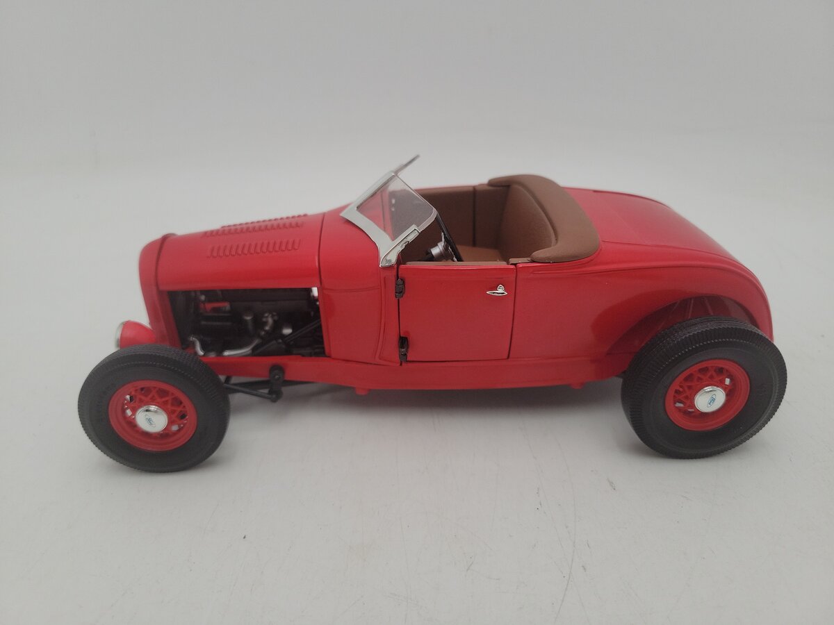 Die Cast Promotions 0713 1:18 Scale Red/Tan Interior Ford Hot Road Diecast Car EX