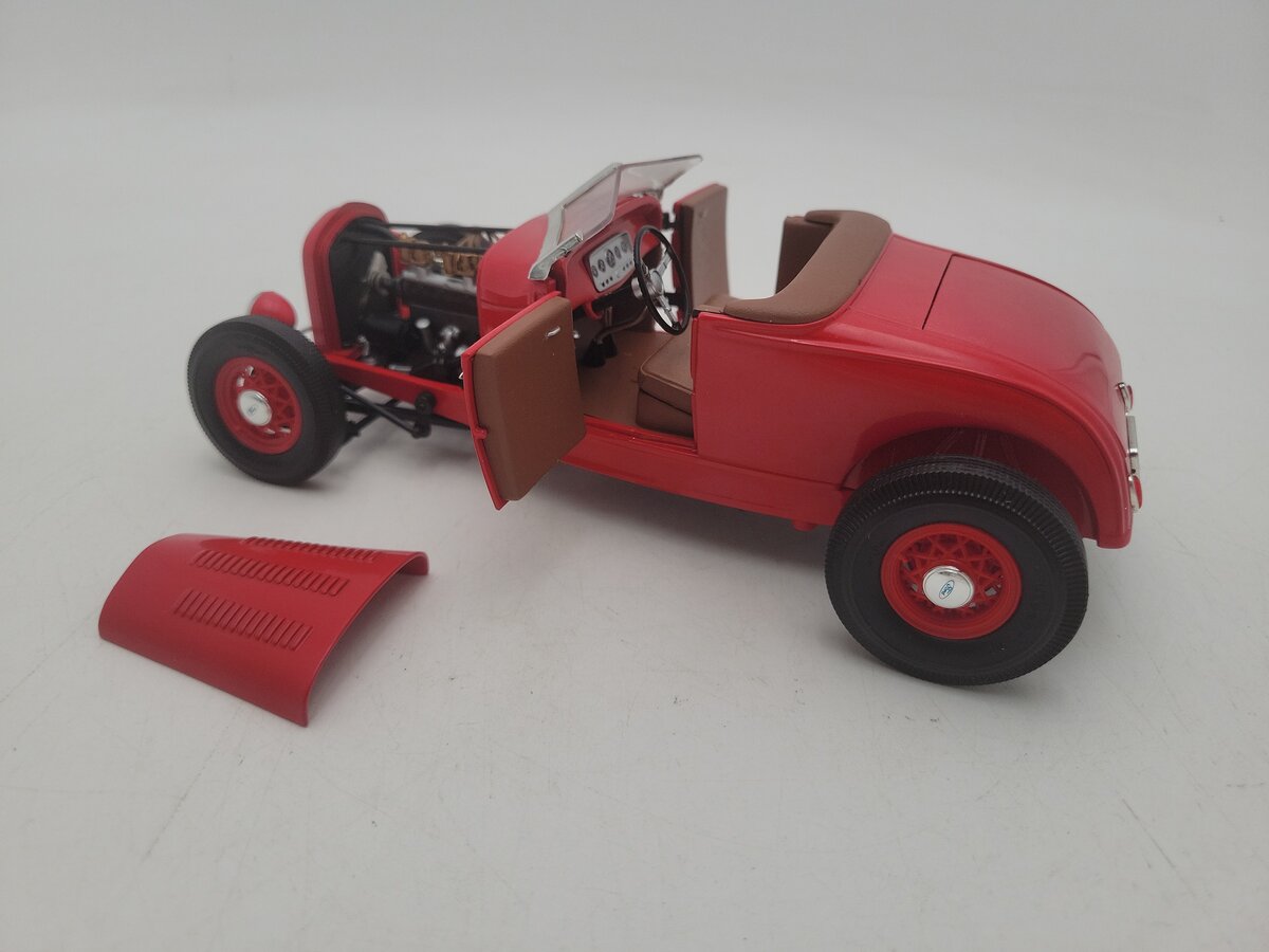 Die Cast Promotions 0713 1:18 Scale Red/Tan Interior Ford Hot Road Diecast Car EX
