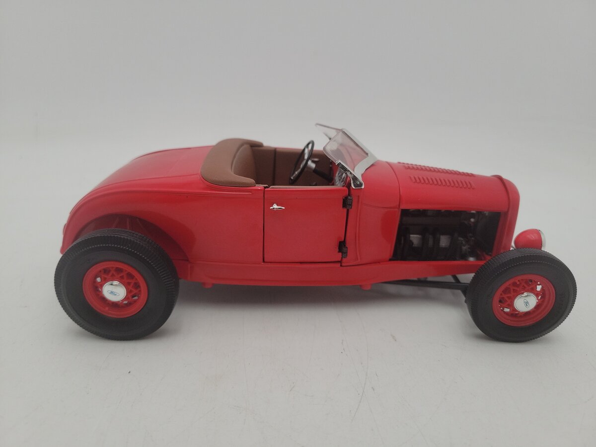 Die Cast Promotions 0713 1:18 Scale Red/Tan Interior Ford Hot Road Diecast Car EX