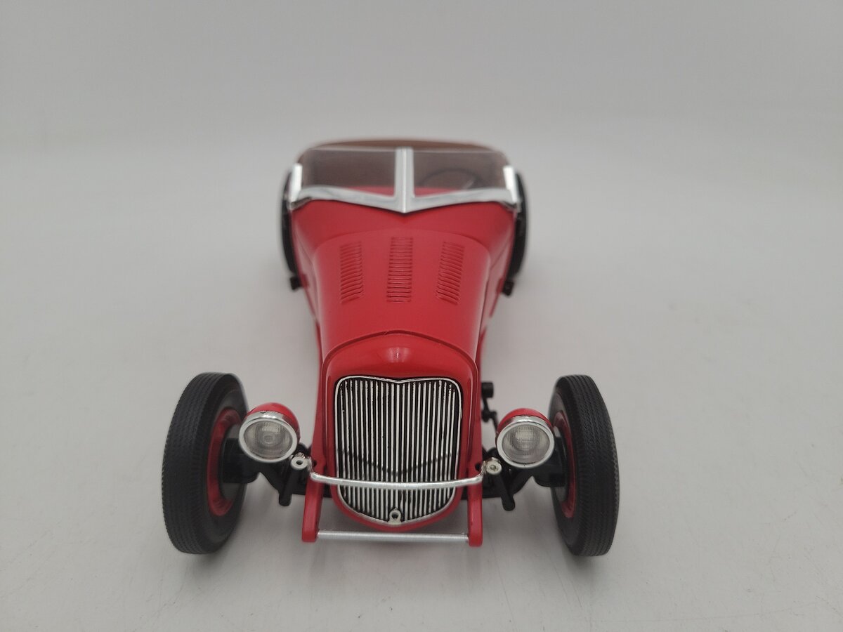 Die Cast Promotions 0713 1:18 Scale Red/Tan Interior Ford Hot Road Diecast Car EX