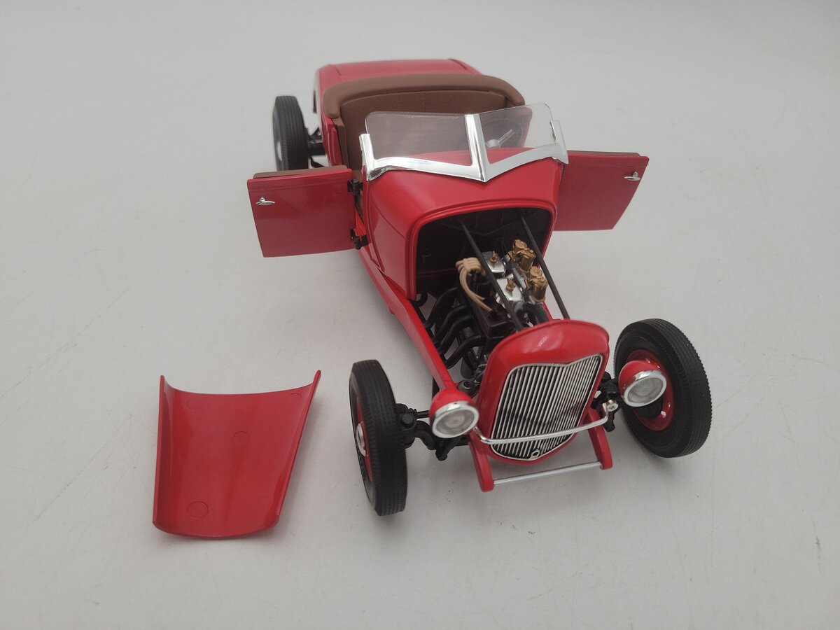 Die Cast Promotions 0713 1:18 Scale Red/Tan Interior Ford Hot Road Diecast Car EX