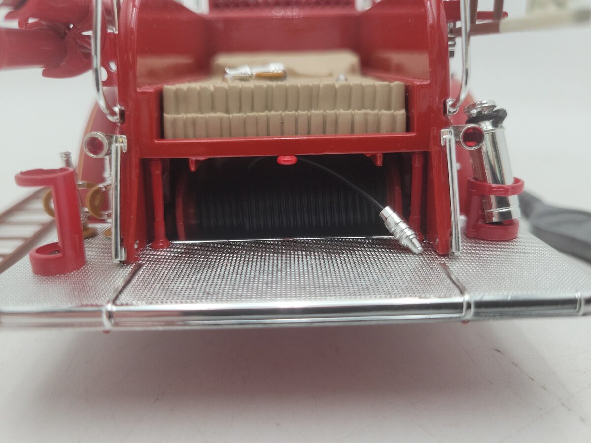 Road Signature 20178r 1:24 Scale '38 Ahrens Fox VC Fire Engine Diecast Red Truck VG