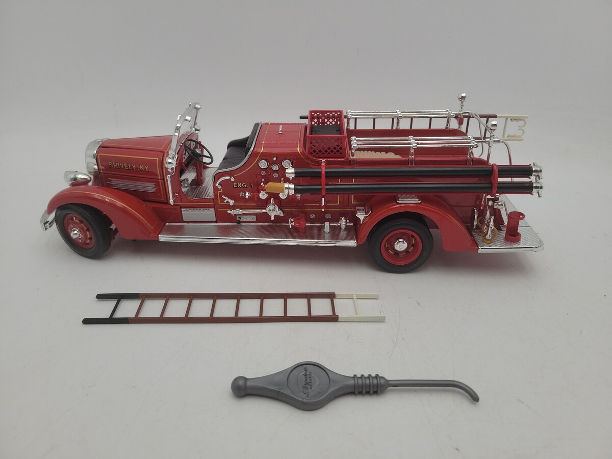 Road Signature 20178r 1:24 Scale '38 Ahrens Fox VC Fire Engine Diecast Red Truck VG