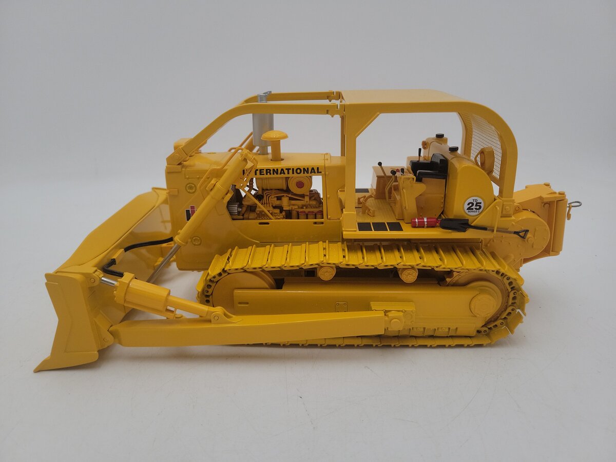 First Gear TD-25 1:25 Scale International Yellow Diecast Crawler Forest Service EX