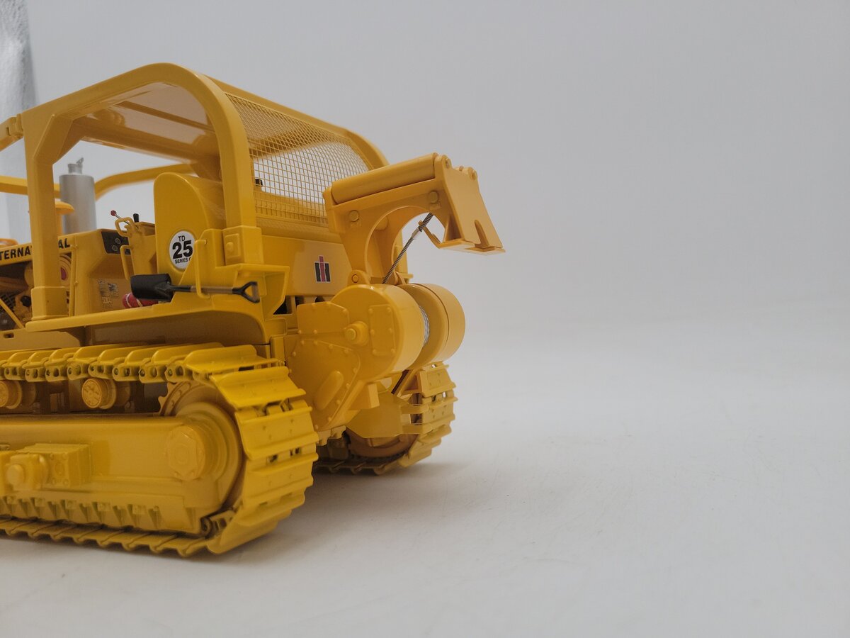 First Gear TD-25 1:25 Scale International Yellow Diecast Crawler Forest Service EX
