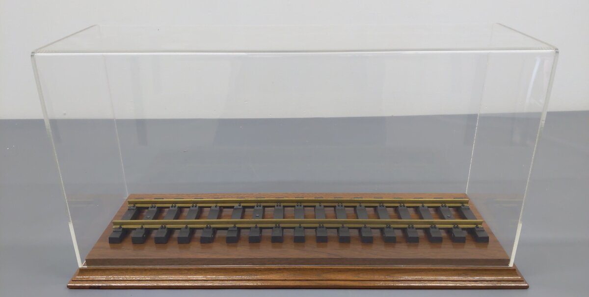 G Scale 19'' Display Case w/Acrylic Cover EX