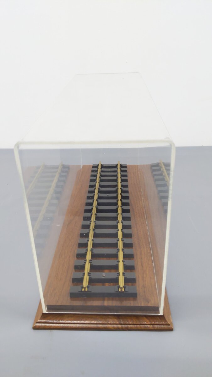 G Scale 19'' Display Case w/Acrylic Cover EX