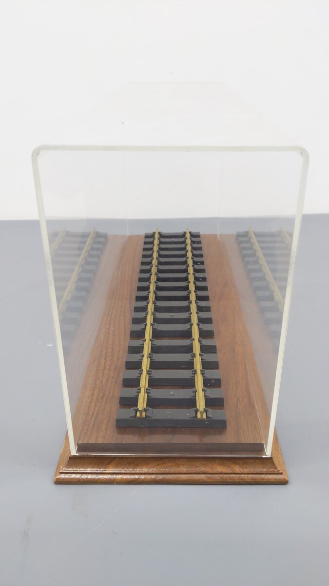 G Scale 19'' Display Case w/Acrylic Cover EX