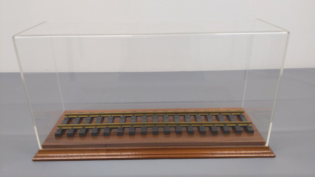 G Scale 19'' Wooden Display w/Acrylic Cover EX