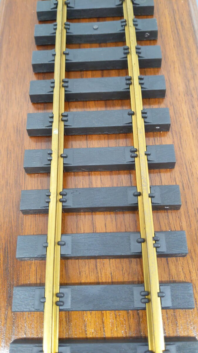G Scale 19'' Wooden Display w/Acrylic Cover EX