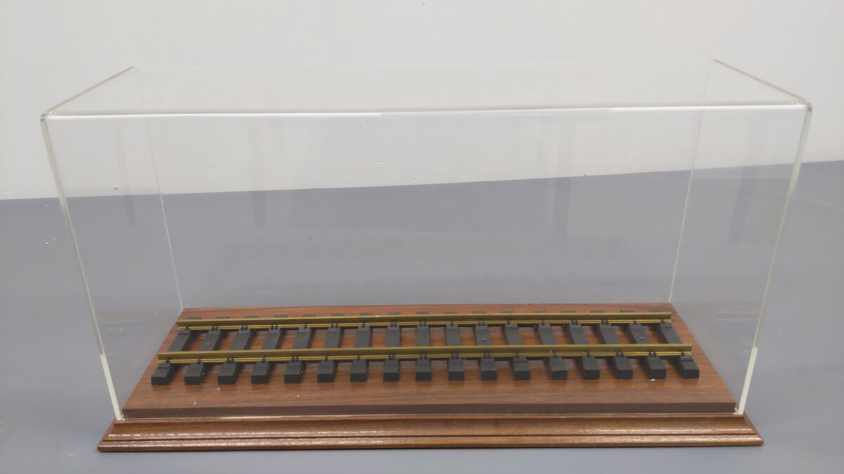 G Scale 19'' Wooden Display w/Acrylic Cover EX