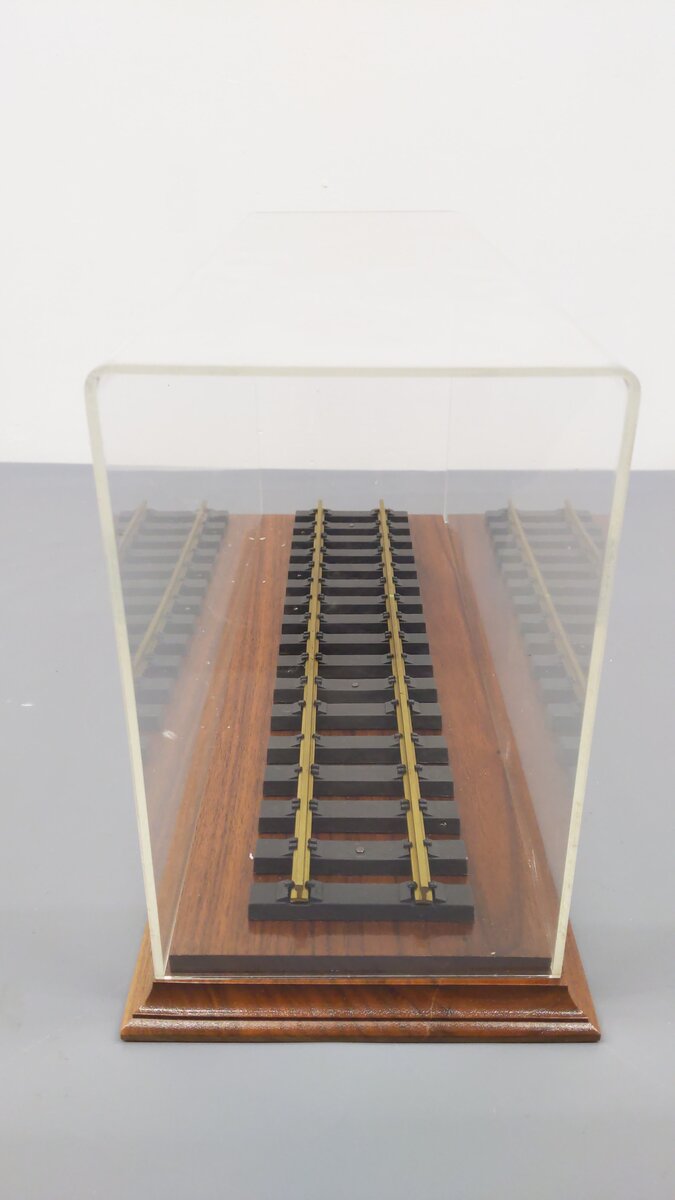 G Scale 19'' Wooden Display w/Acrylic Cover EX