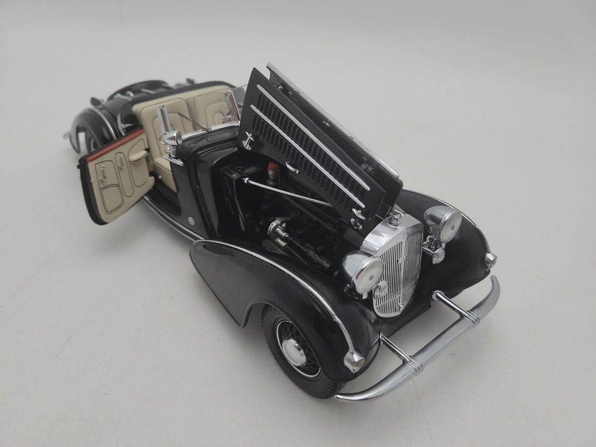 Sun Star 2401 1:18 Scale Black 1938 Horch 855 Special Roadster Diecast Vehicle EX