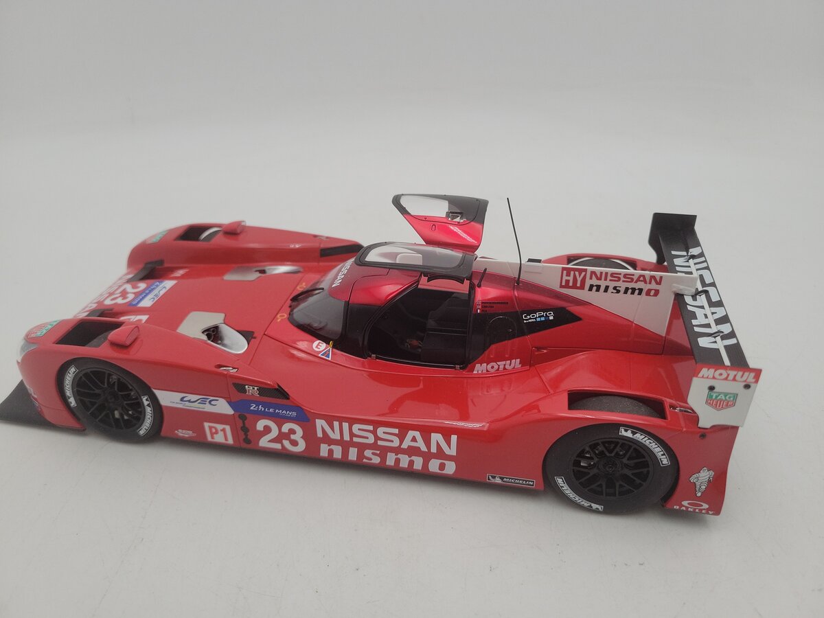 AutoArt 2015 1:18 Scale Red LMP1 Nissan GT-R LM NISMO #23 Diecast Racing Car EX
