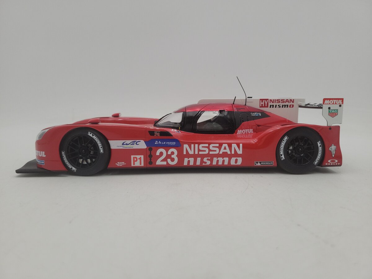 AutoArt 2015 1:18 Scale Red LMP1 Nissan GT-R LM NISMO #23 Diecast Racing Car EX