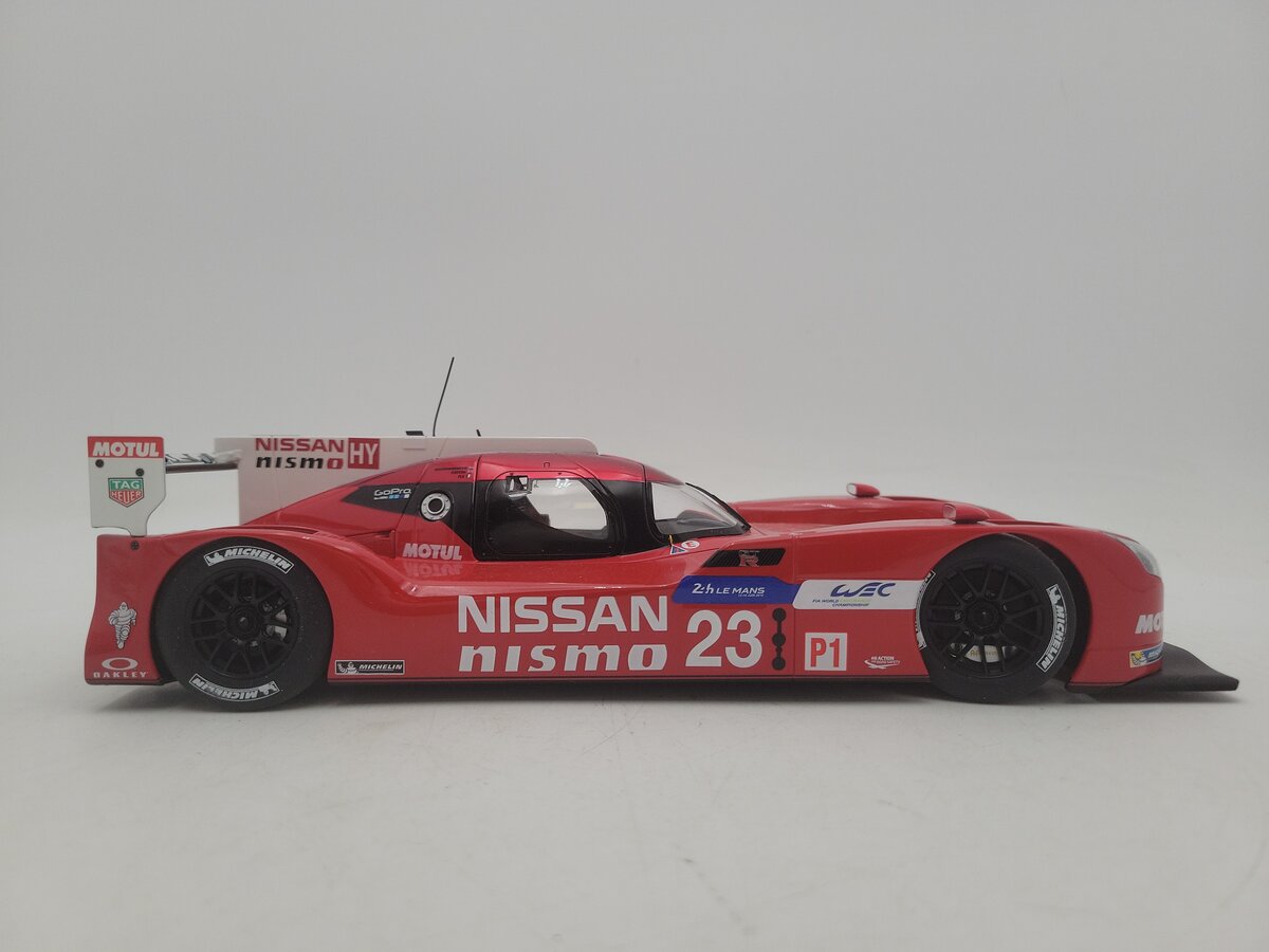 AutoArt 2015 1:18 Scale Red LMP1 Nissan GT-R LM NISMO #23 Diecast Racing Car EX