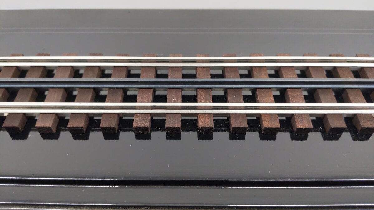 O Gauge Plastic Display Case w/Track VG