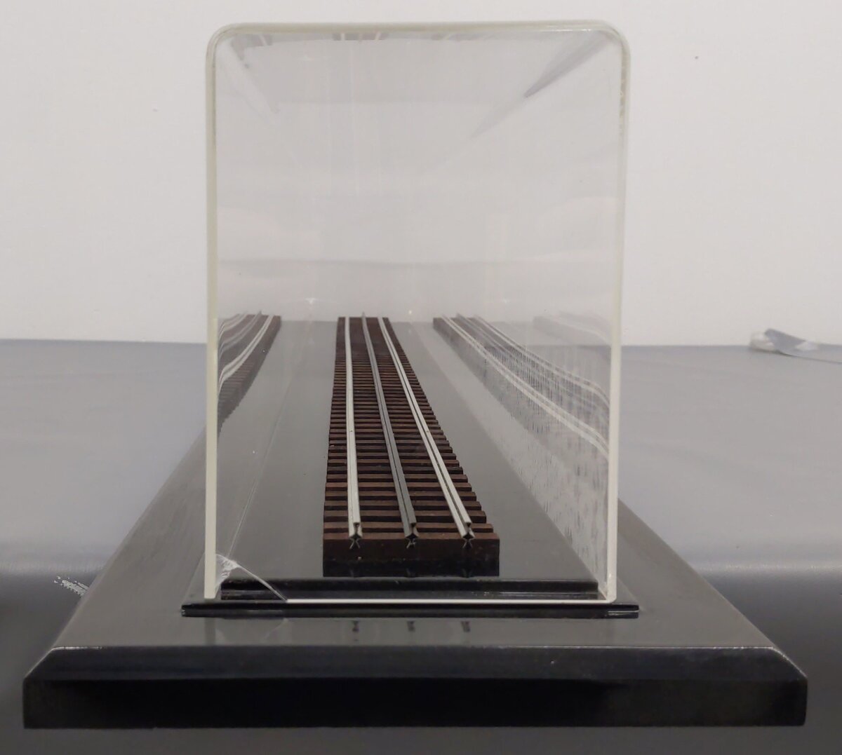 O Gauge Plastic Display Case w/Track VG