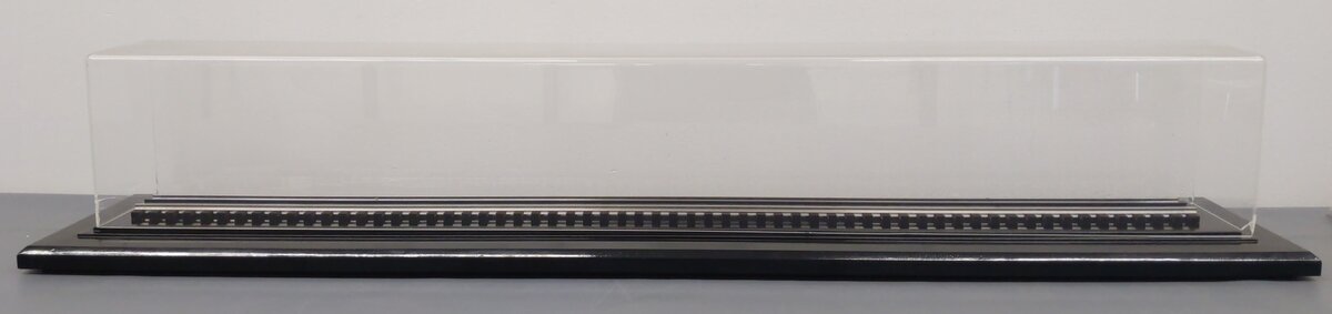 O Gauge Plastic Display Case w/Track VG