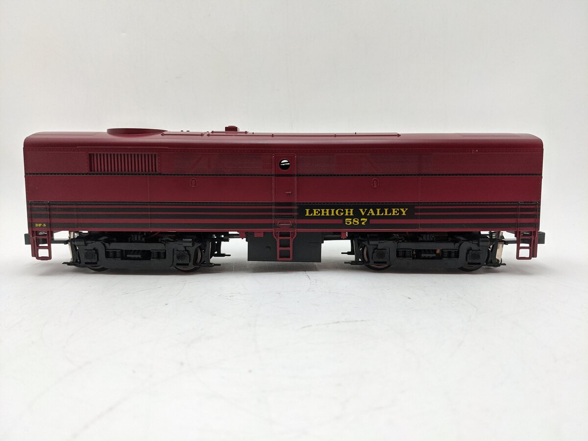 Weaver 6521 O Lehigh Valley Hi-Rail FA-2 Powered B-unit Diesel Locomotive #587 EX/Box