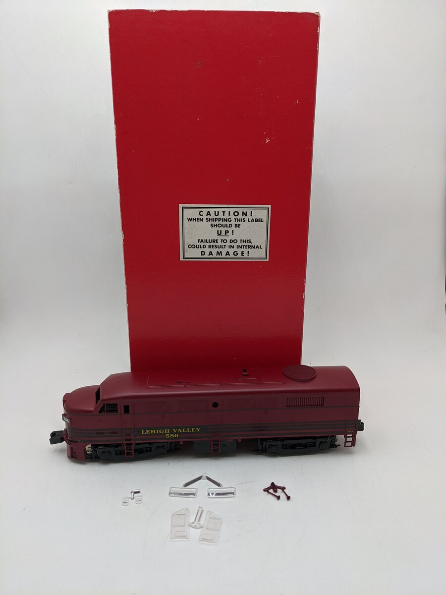 Weaver 6521 O Lehigh Valley Hi-Rail FA-2 Powered B-unit Diesel Locomotive #586 EX/Box