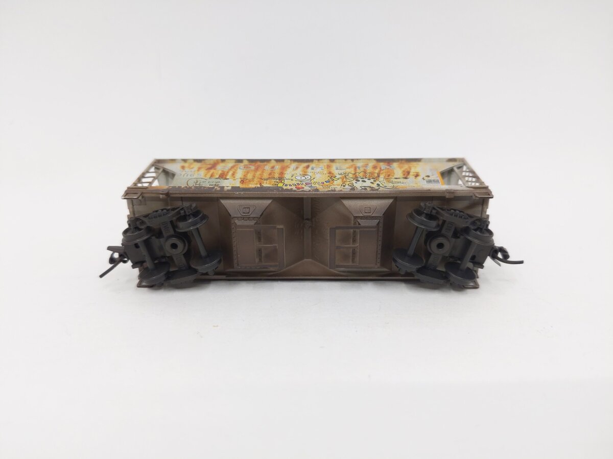 Micro-Trains 09245530 N Scale Southern Weathered 2-Bay Covered Hopper LN/Box