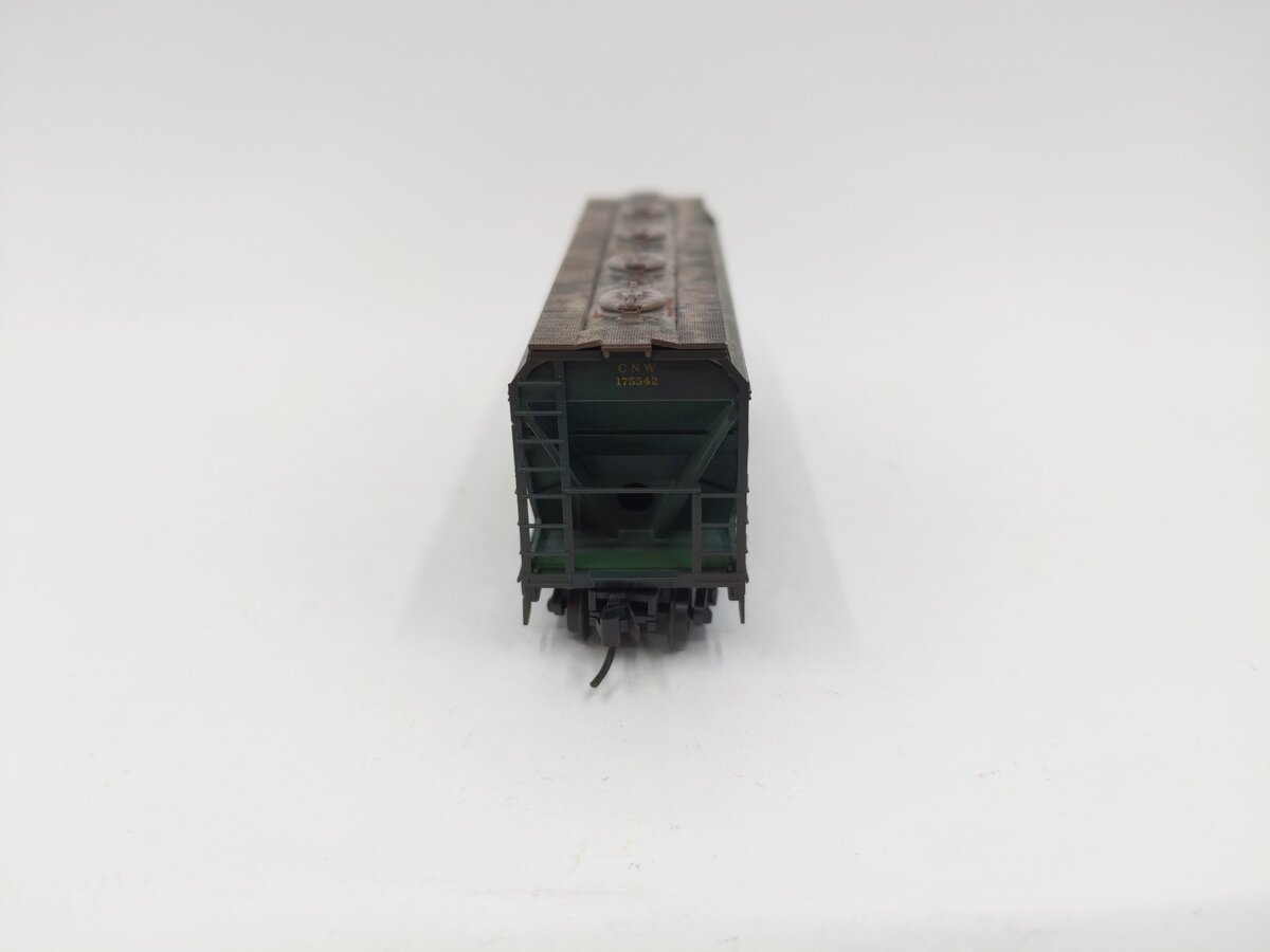 Micro-Trains 09244103 N Scale Chicago & North Western 2-Bay Covered Hopper LN/Box