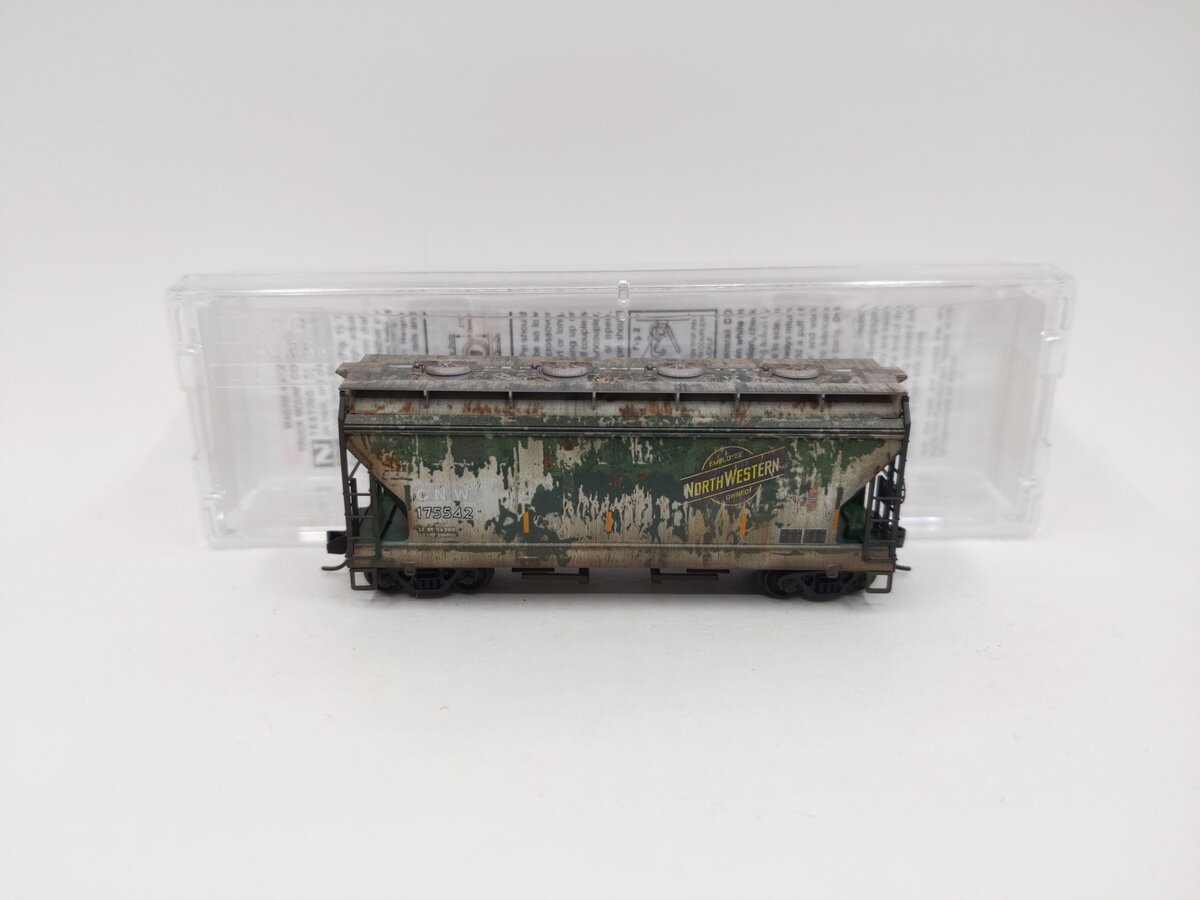 Micro-Trains 09244103 N Scale Chicago & North Western 2-Bay Covered Hopper LN/Box