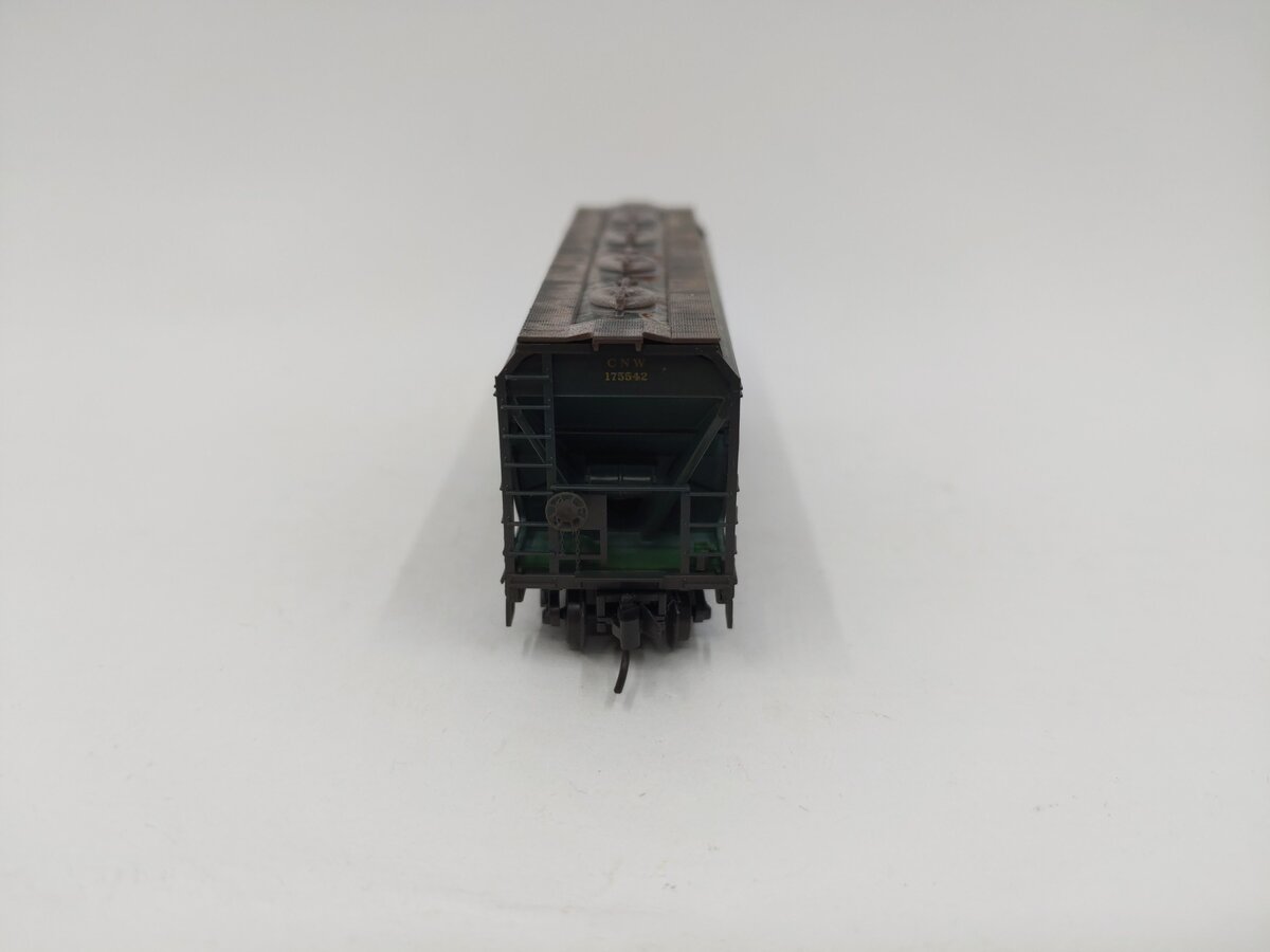 Micro-Trains 09244103 N Scale Chicago & North Western 2-Bay Covered Hopper LN/Box