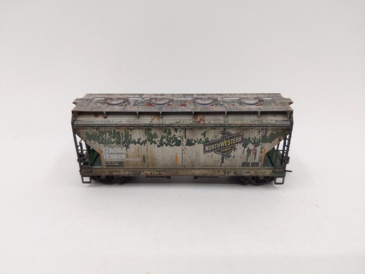 Micro-Trains 09244103 N Scale Chicago & North Western 2-Bay Covered Hopper LN/Box