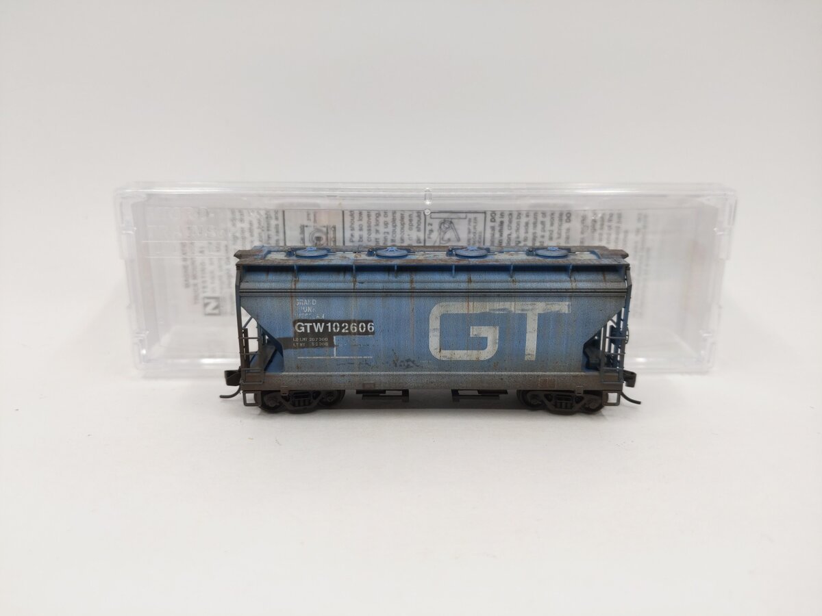 Micro-Trains 09244011 N Scale Grand Trunk Western 2-Bay Covered Hopper #102606 LN/Box